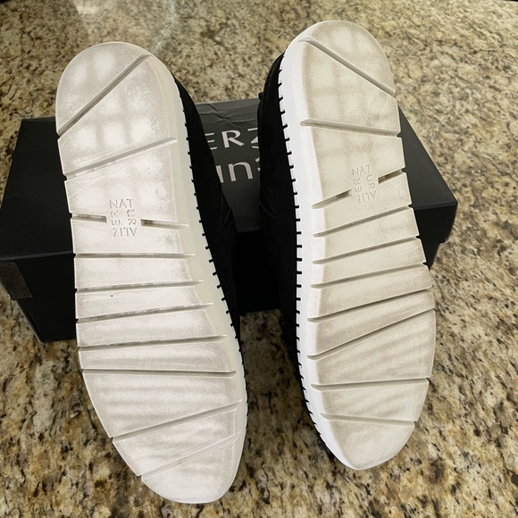 Natrualizer “Devan” Slip-on Suede Sneakers - Picture 5 of 8